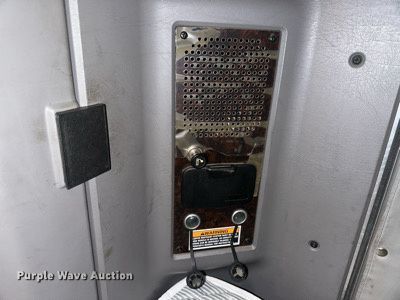 image for item OC9482 2012 Kenworth T600  semi truck