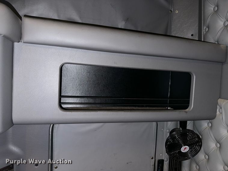 image for item OC9482 2012 Kenworth T600  semi truck