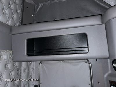 image for item OC9482 2012 Kenworth T600  semi truck