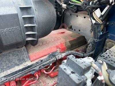 image for item OC9482 2012 Kenworth T600  semi truck