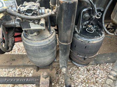 image for item OC9482 2012 Kenworth T600  semi truck