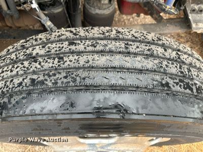 image for item OC9482 2012 Kenworth T600  semi truck