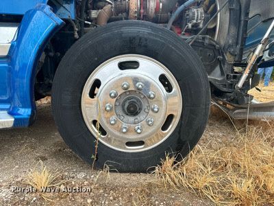 image for item OC9482 2012 Kenworth T600  semi truck