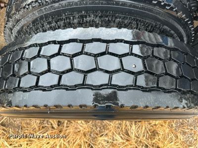 image for item OC9482 2012 Kenworth T600  semi truck