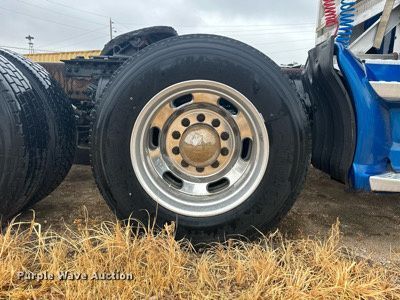 image for item OC9482 2012 Kenworth T600  semi truck