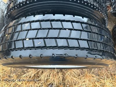 image for item OC9482 2012 Kenworth T600  semi truck