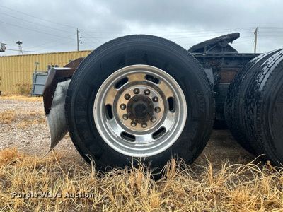 image for item OC9482 2012 Kenworth T600  semi truck