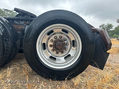 image for item OC9482 2012 Kenworth T600  semi truck