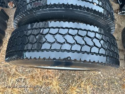 image for item OC9482 2012 Kenworth T600  semi truck