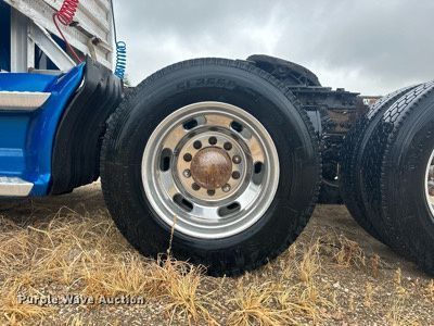 image for item OC9482 2012 Kenworth T600  semi truck