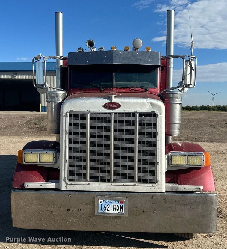 image for item OC9489 2005 Peterbilt 378  semi truck
