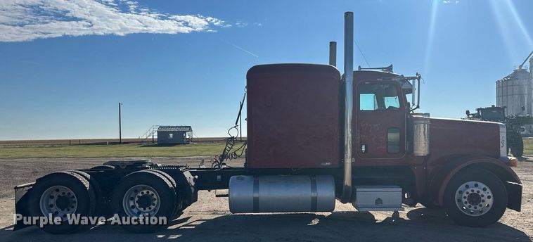 image for item OC9489 2005 Peterbilt 378  semi truck
