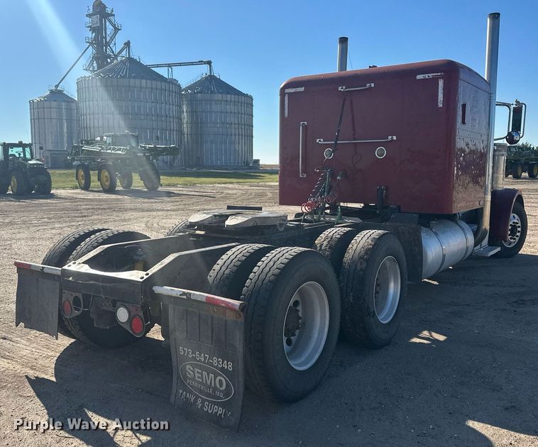 image for item OC9489 2005 Peterbilt 378  semi truck