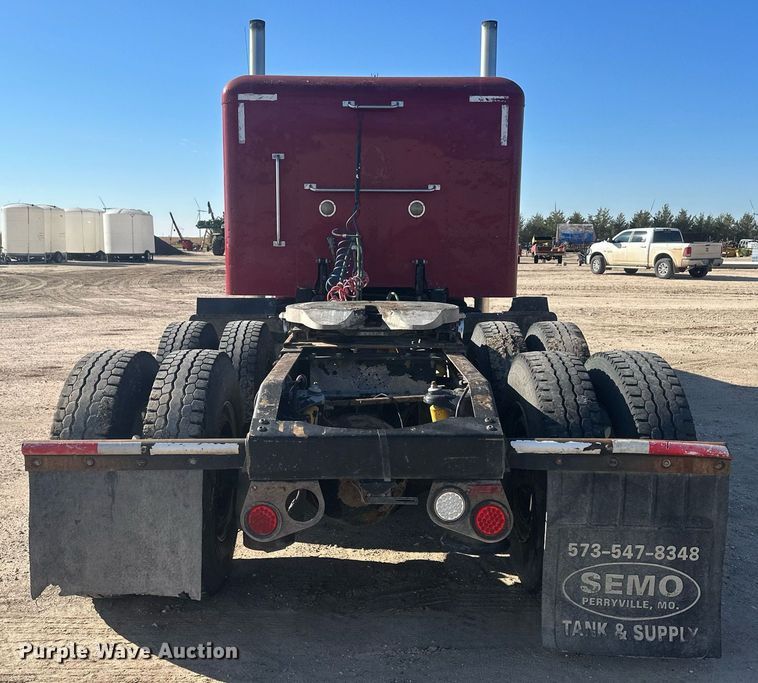 image for item OC9489 2005 Peterbilt 378  semi truck
