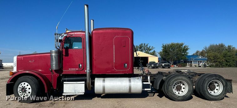 image for item OC9489 2005 Peterbilt 378  semi truck
