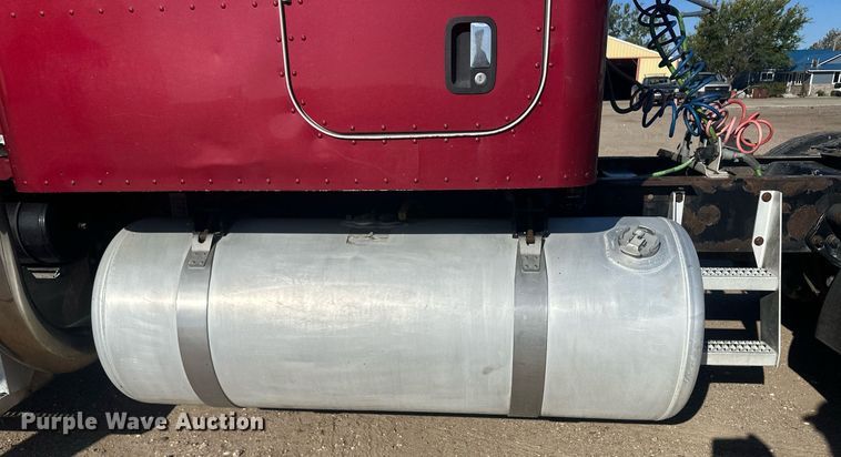 image for item OC9489 2005 Peterbilt 378  semi truck