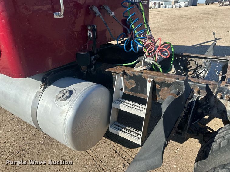 image for item OC9489 2005 Peterbilt 378  semi truck