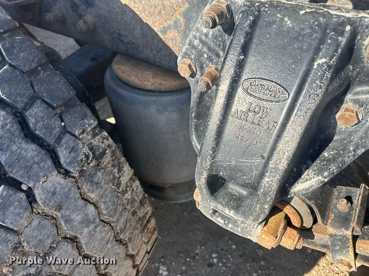 image for item OC9489 2005 Peterbilt 378  semi truck