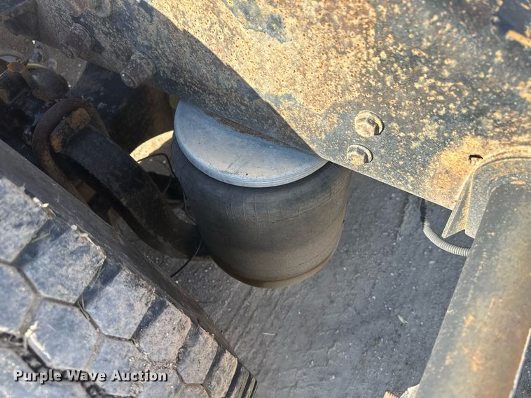 image for item OC9489 2005 Peterbilt 378  semi truck