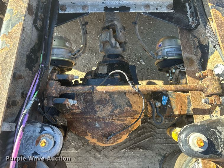 image for item OC9489 2005 Peterbilt 378  semi truck