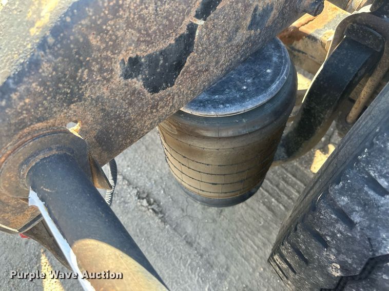 image for item OC9489 2005 Peterbilt 378  semi truck