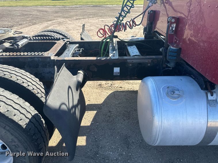 image for item OC9489 2005 Peterbilt 378  semi truck