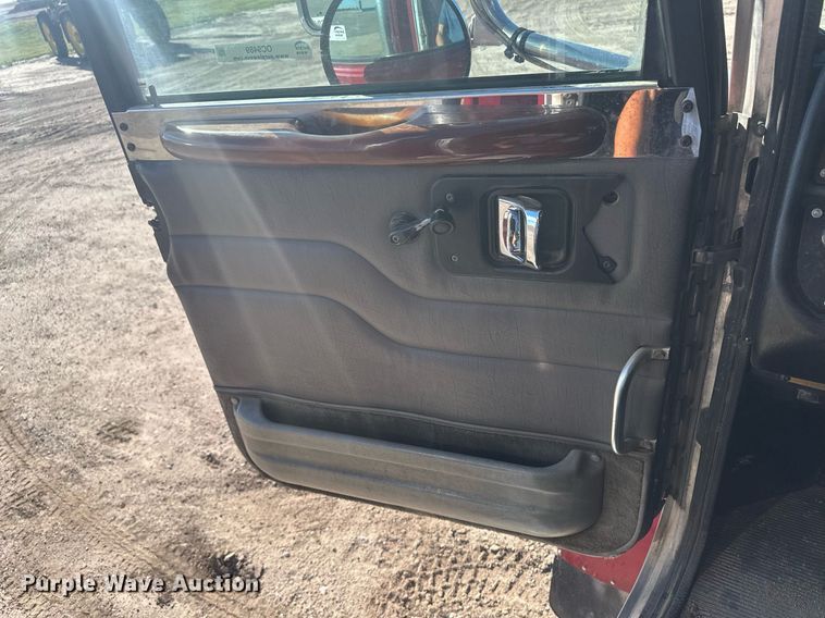 image for item OC9489 2005 Peterbilt 378  semi truck