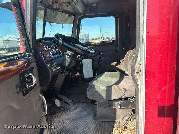 image for item OC9489 2005 Peterbilt 378  semi truck