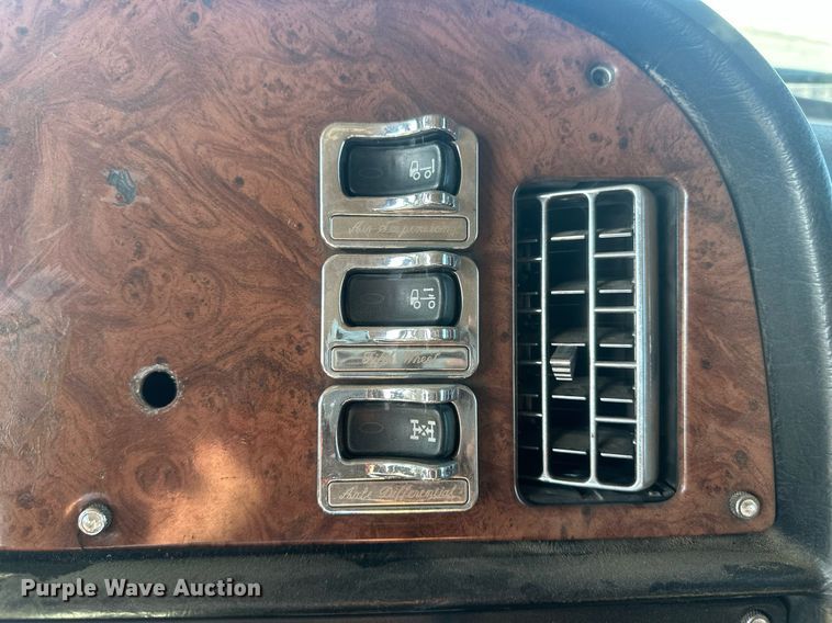 image for item OC9489 2005 Peterbilt 378  semi truck