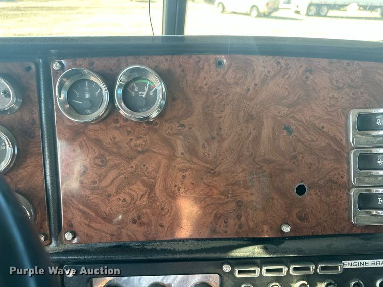 image for item OC9489 2005 Peterbilt 378  semi truck