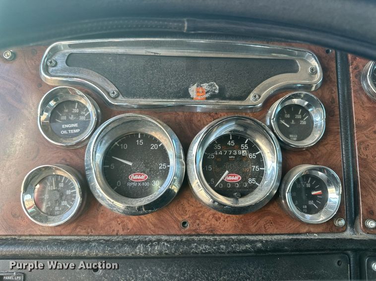 image for item OC9489 2005 Peterbilt 378  semi truck