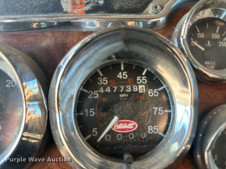 image for item OC9489 2005 Peterbilt 378  semi truck