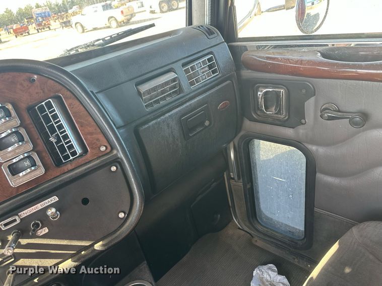 image for item OC9489 2005 Peterbilt 378  semi truck