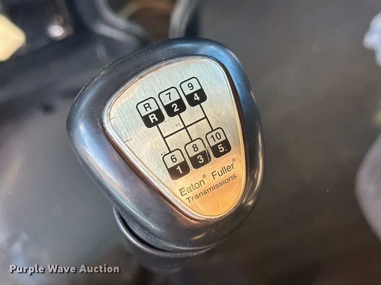 image for item OC9489 2005 Peterbilt 378  semi truck