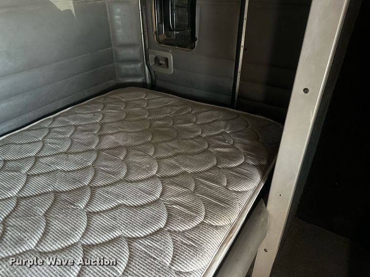 image for item OC9489 2005 Peterbilt 378  semi truck