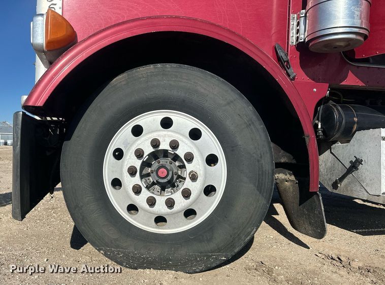 image for item OC9489 2005 Peterbilt 378  semi truck