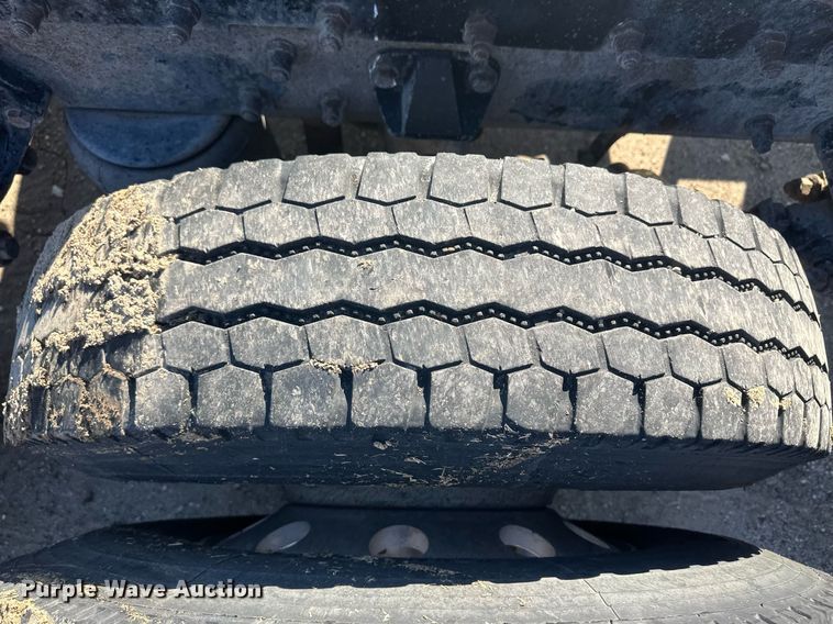 image for item OC9489 2005 Peterbilt 378  semi truck