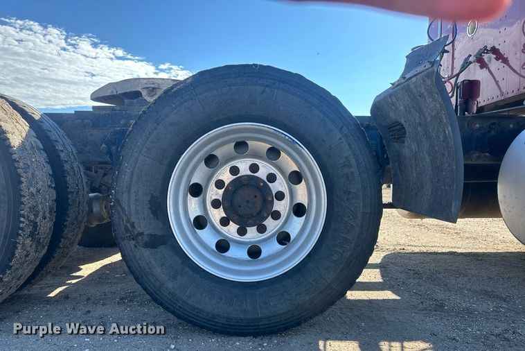 image for item OC9489 2005 Peterbilt 378  semi truck