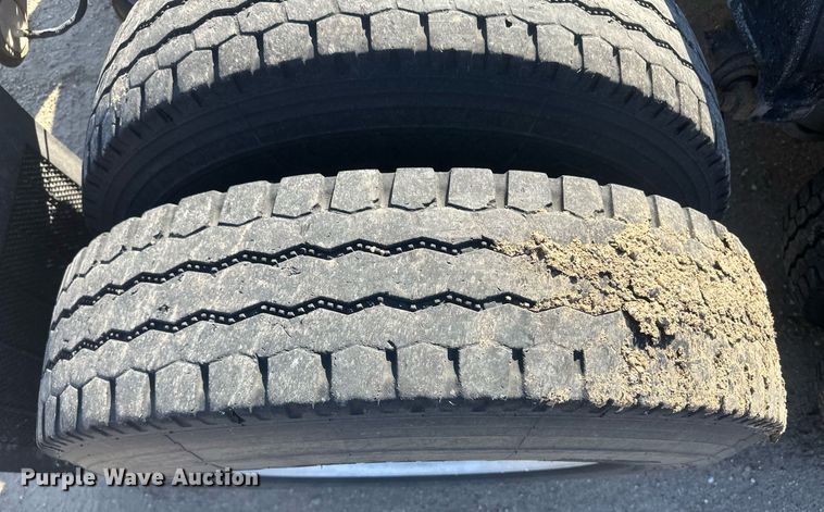 image for item OC9489 2005 Peterbilt 378  semi truck