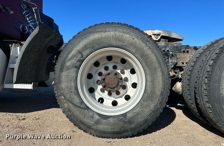 image for item OC9489 2005 Peterbilt 378  semi truck