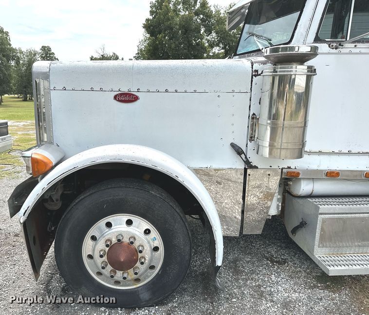 image for item OG9243 1988 Peterbilt 379  semi truck