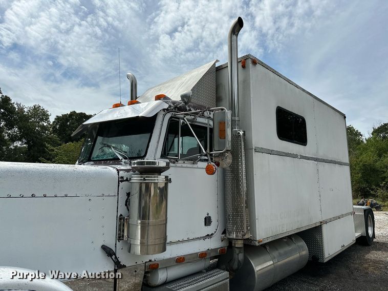 image for item OG9243 1988 Peterbilt 379  semi truck