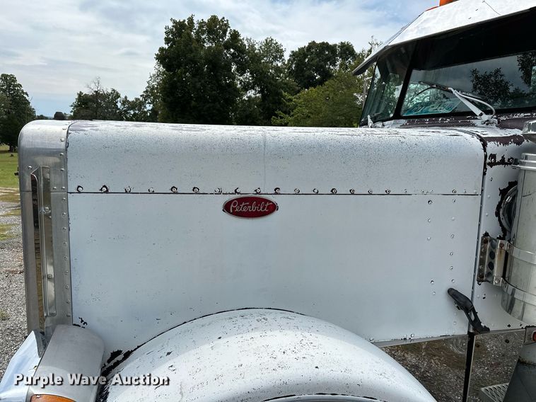 image for item OG9243 1988 Peterbilt 379  semi truck