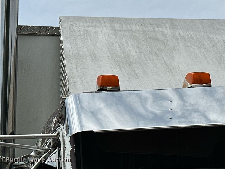 image for item OG9243 1988 Peterbilt 379  semi truck