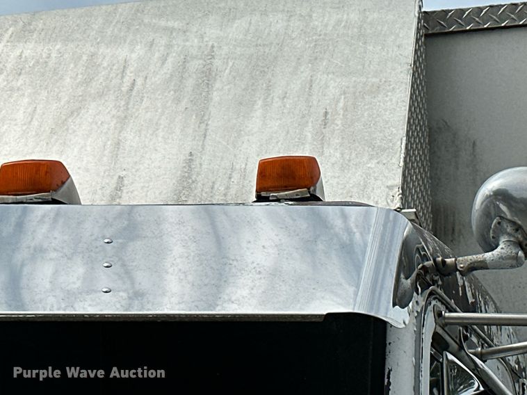 image for item OG9243 1988 Peterbilt 379  semi truck