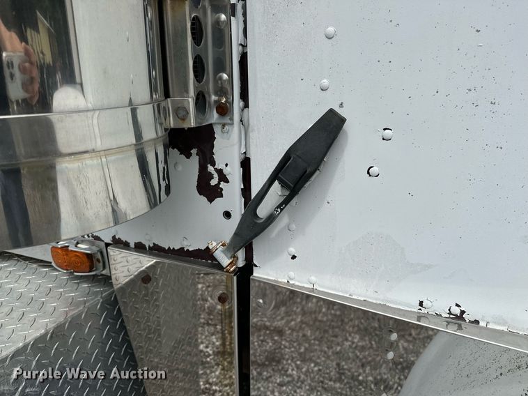 image for item OG9243 1988 Peterbilt 379  semi truck