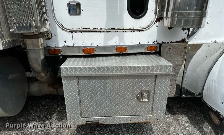 image for item OG9243 1988 Peterbilt 379  semi truck