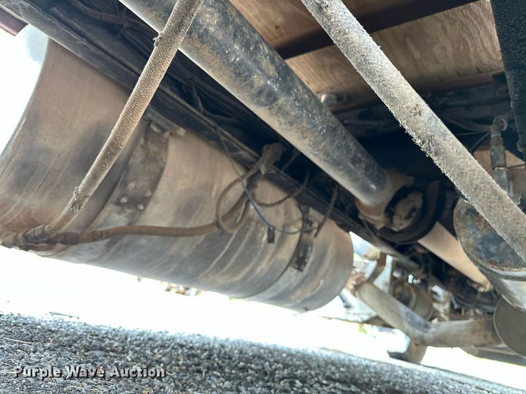 image for item OG9243 1988 Peterbilt 379  semi truck