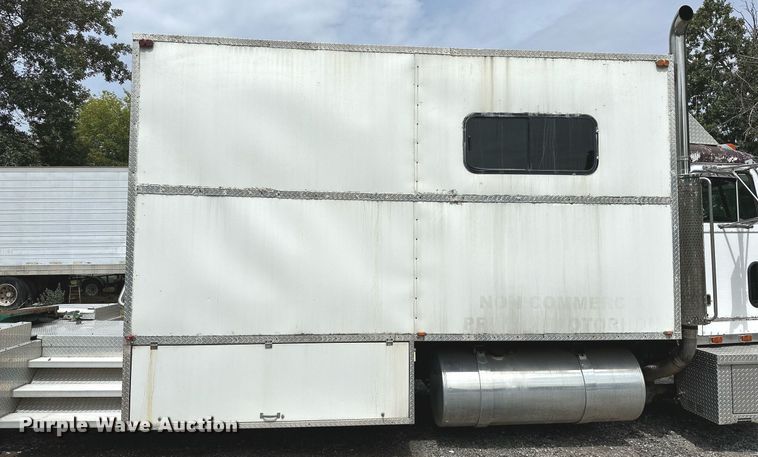 image for item OG9243 1988 Peterbilt 379  semi truck