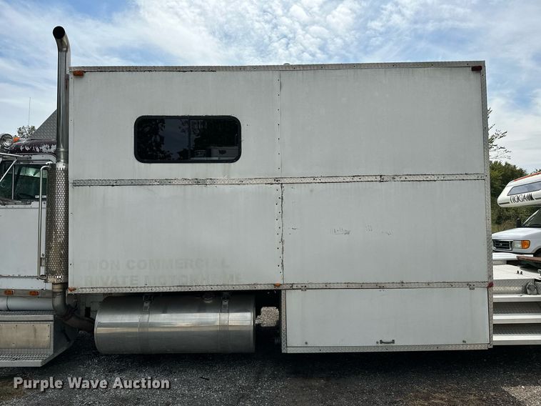 image for item OG9243 1988 Peterbilt 379  semi truck